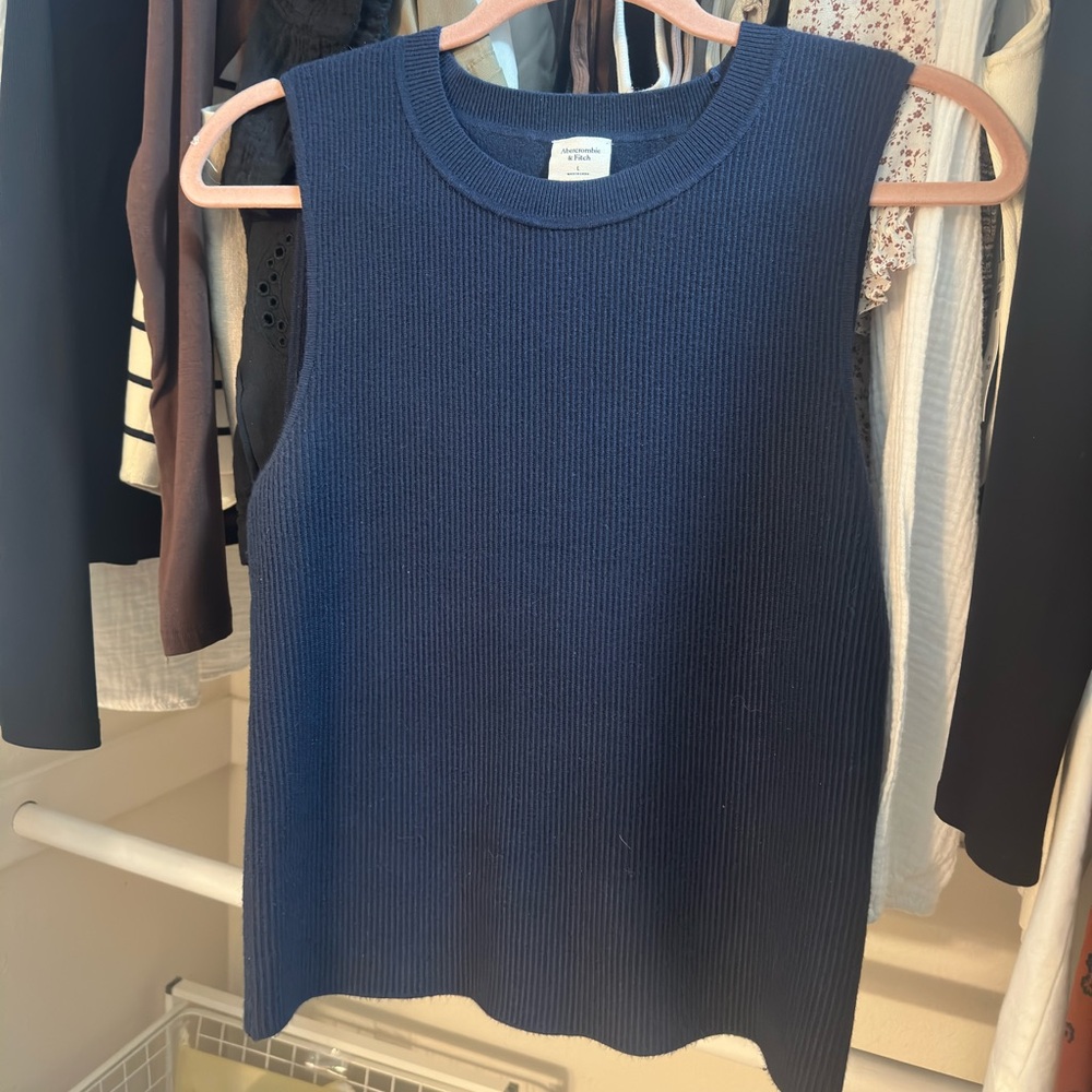 ABERCROMBIE Sleeveless Knit Top in Navy